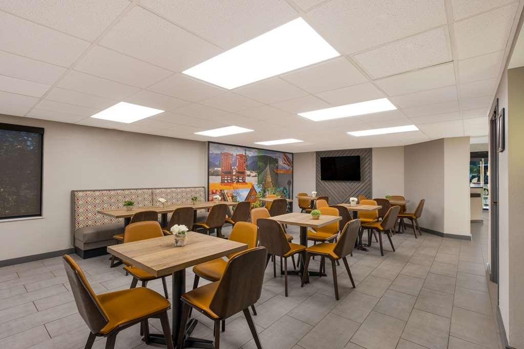 Clarion Pointe Sevierville-Pigeon Forge المطعم الصورة